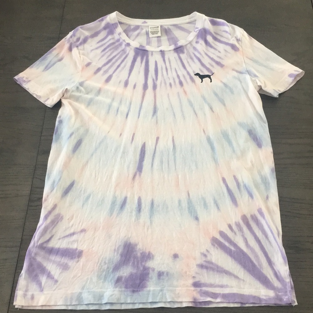 NWOT VS PINK CAMPUS TEE